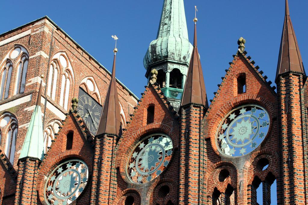 Pension Altstadt Moench In Top Lage Preis Inclusive 5 Prozent Bettensteuer Und Fruehstueck Щралзунд Екстериор снимка